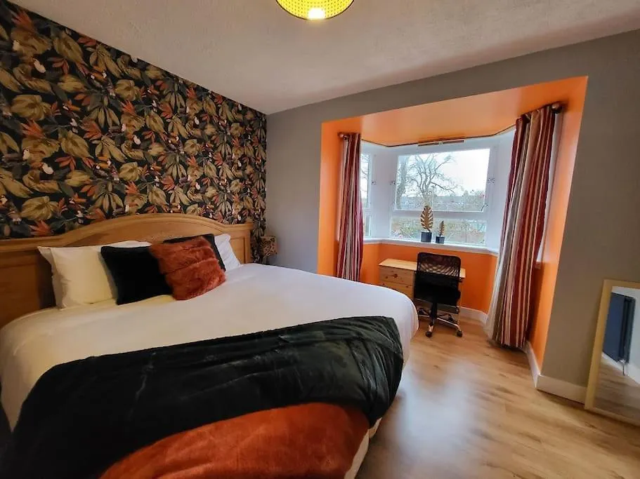 4 Bedroom Apts At Sensational Stay Serviced Accommodation Aberdeen- Powis Crescent contacts