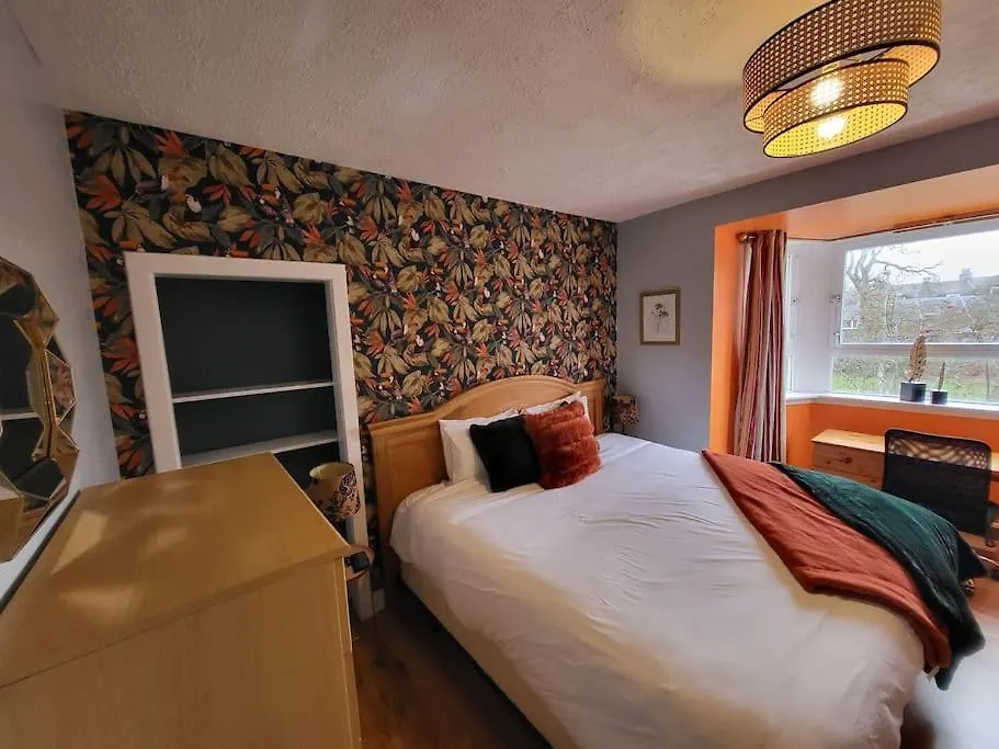 4 Bedroom Apts At Sensational Stay Serviced Accommodation Aberdeen- Powis Crescent 0*, Aberdeen