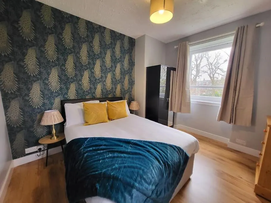 4 Bedroom Apts At Sensational Stay Serviced Accommodation Aberdeen- Powis Crescent Apartment