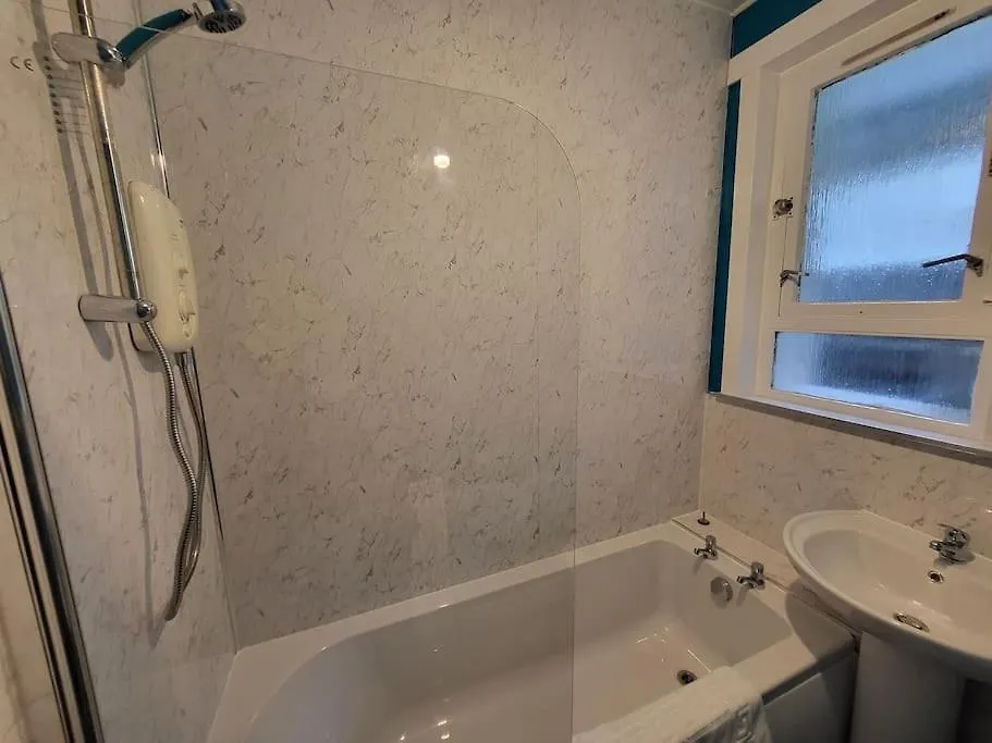 4 Bedroom Apts At Sensational Stay Serviced Accommodation Aberdeen- Powis Crescent 0*, Aberdeen