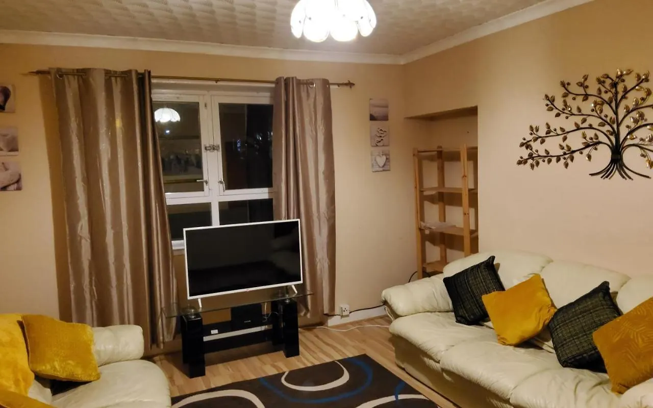 Apartment 4 Bedroom Apts At Sensational Stay Serviced Accommodation Aberdeen- Powis Crescent