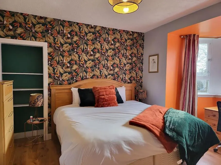 Apartment 4 Bedroom Apts At Sensational Stay Serviced Accommodation Aberdeen- Powis Crescent