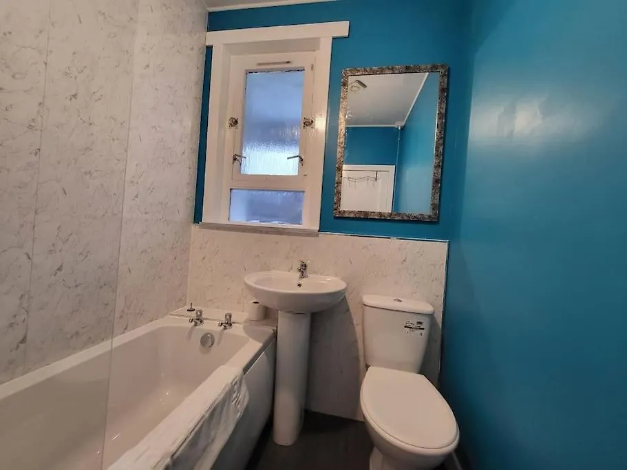 Apartment 4 Bedroom Apts At Sensational Stay Serviced Accommodation Aberdeen- Powis Crescent